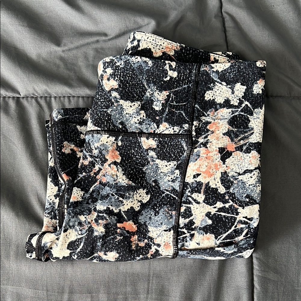 Lululemon Speed Up Crop Spring Bloom Multi Size 6